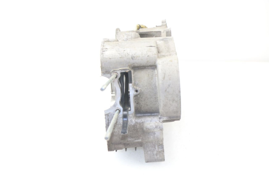 photo de LEFT ENGINE CRANKCASE YAMAHA YP MAJESTY 125 (2002 - 2006)