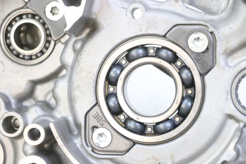 photo de LEFT ENGINE CRANKCASE YAMAHA YZ-F YZF 250 (2007 - 2013)