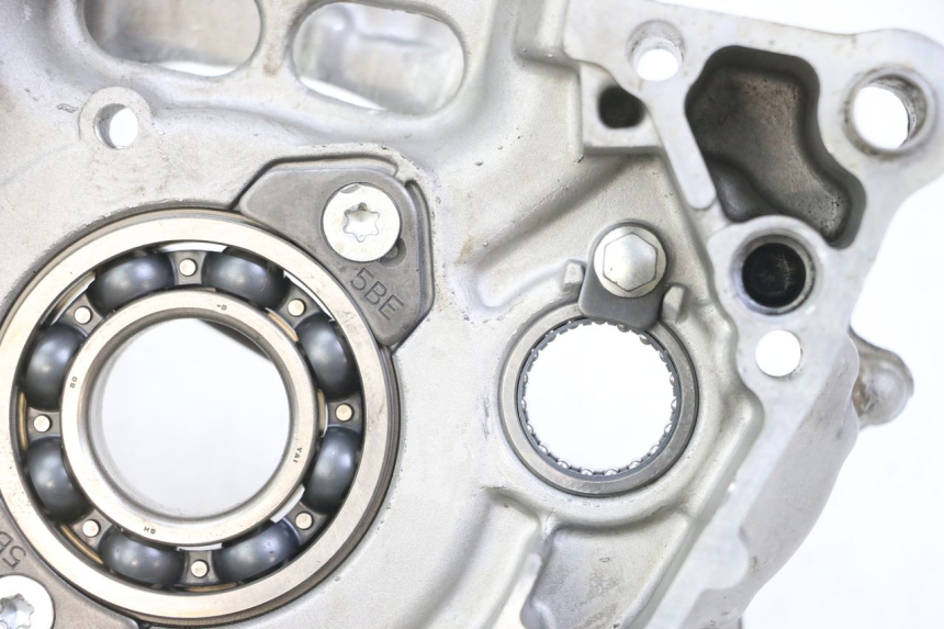 photo de LEFT ENGINE CRANKCASE YAMAHA YZ-F YZF 250 (2007 - 2013)