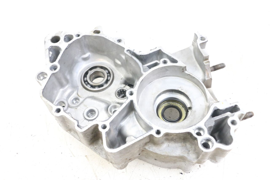 photo de LEFT ENGINE CRANKCASE YAMAHA YZ 85 (2002 - 2018) - Technical close-up