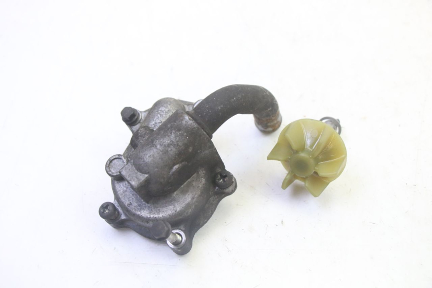 photo de WATER PUMP COVER SUZUKI BURGMAN 125 (2007 - 2014)