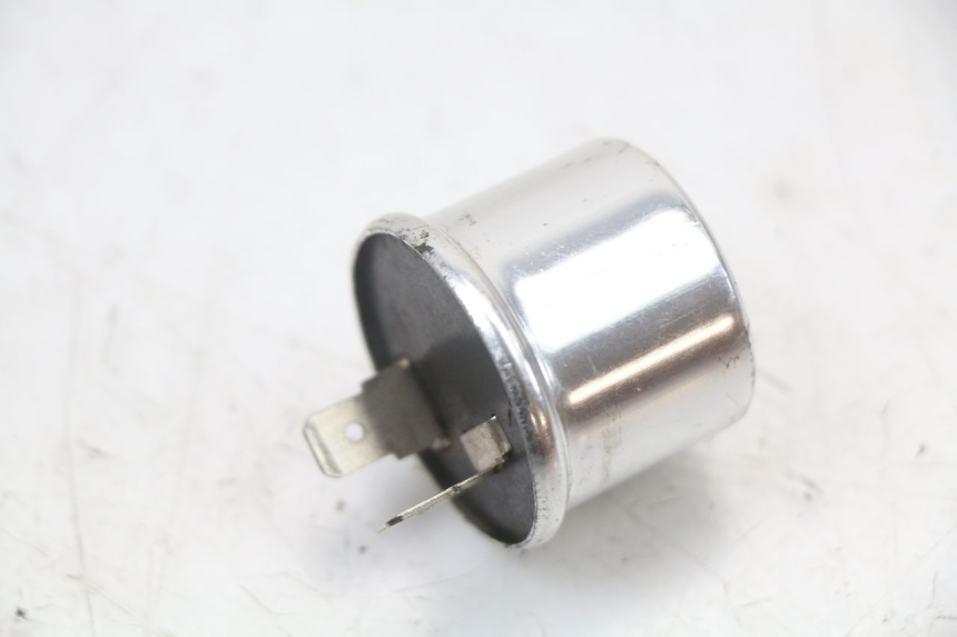photo de TURN SIGNAL RELAY SUZUKI GSX E 250 (1982 - 1983)