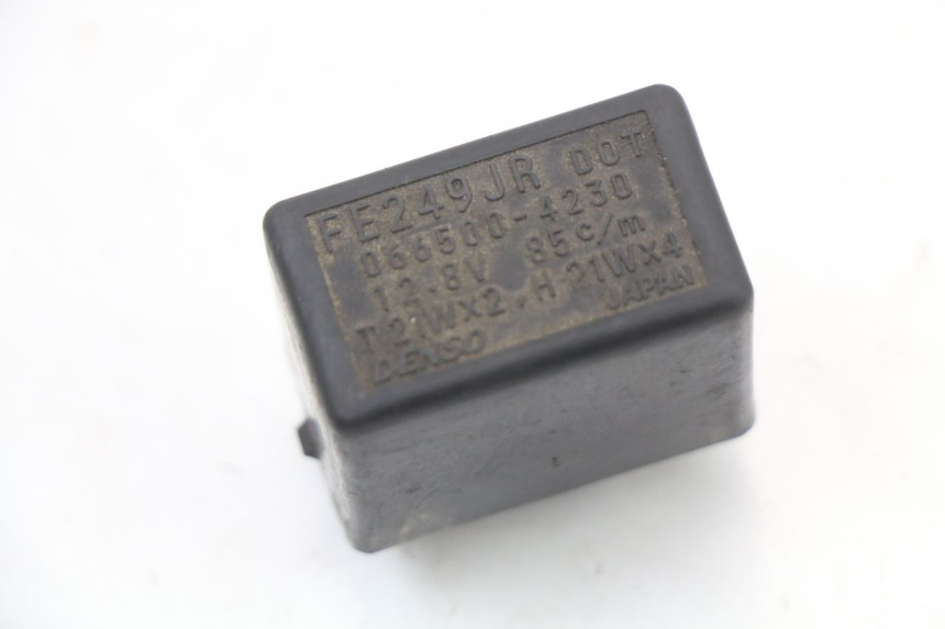 photo de TURN SIGNAL RELAY SUZUKI GZ MARAUDER 125 (1998 - 2004)