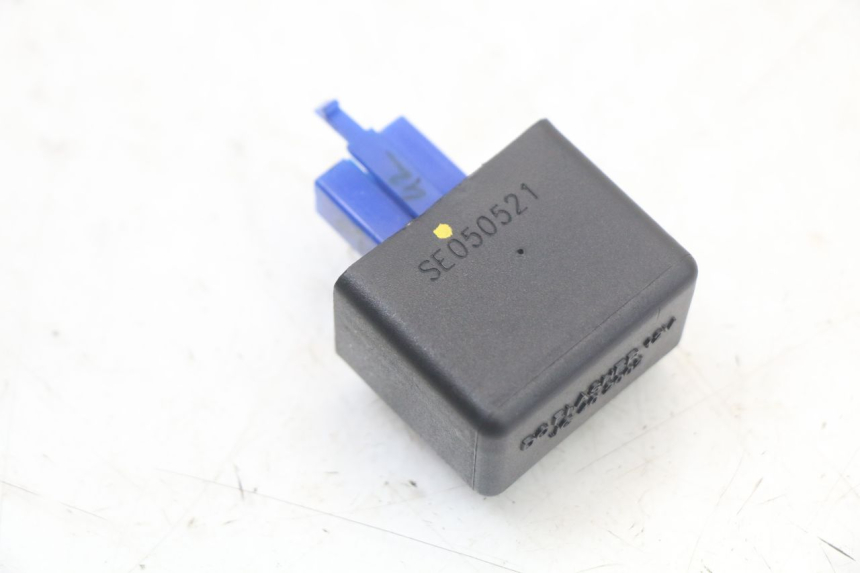 photo de TURN SIGNAL RELAY HUSQVARNA SVARTPILEN 401 (2018 - 2023)