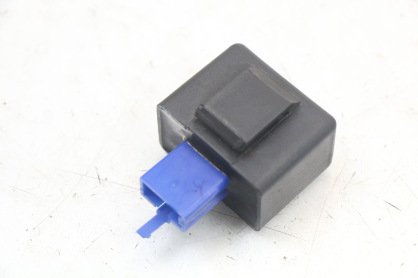 photo de TURN SIGNAL RELAY HUSQVARNA SVARTPILEN 401 (2018 - 2023)