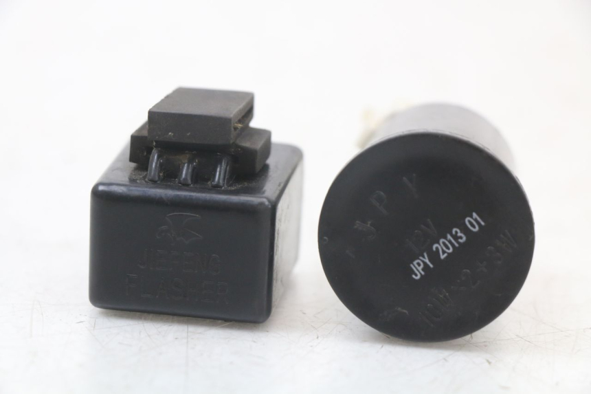 photo de TURN SIGNAL RELAY HYTRACK HY S 4X4 410 (2013 - 2016)