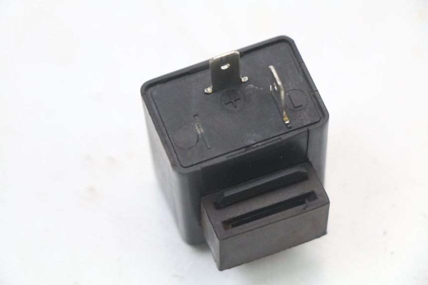 photo de TURN SIGNAL RELAY PIAGGIO VESPA PRIMAVERA 4T 50 (2021 - 2024)