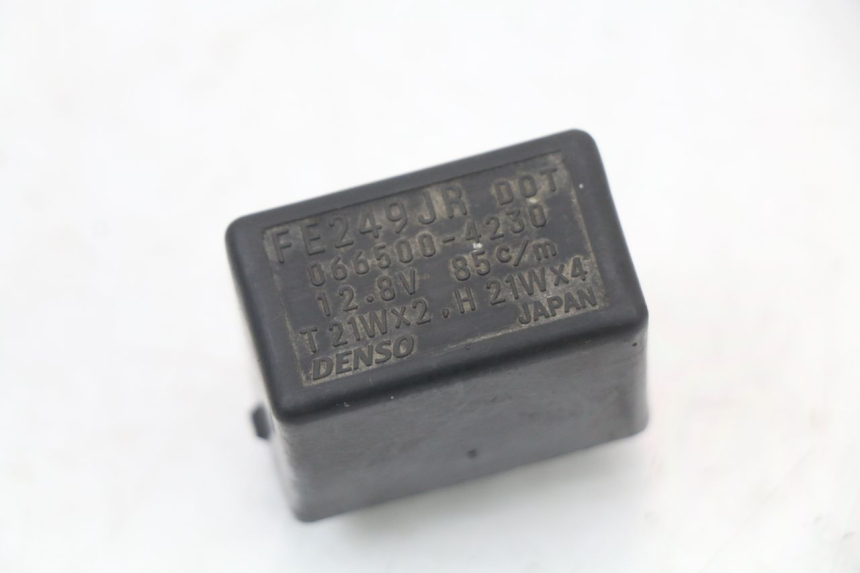 photo de TURN SIGNAL RELAY SUZUKI VL INTRUDER 125 (2004 - 2007)