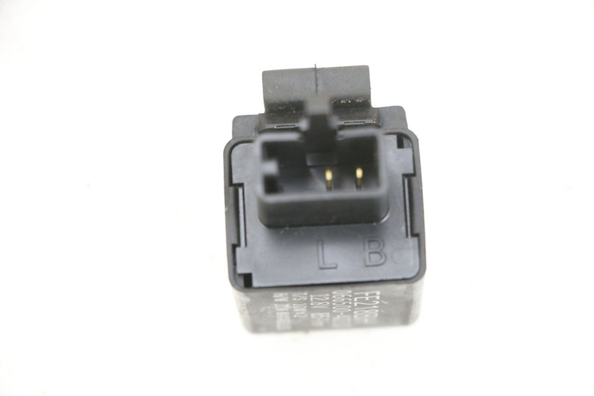 photo de TURN SIGNAL RELAY YAMAHA TRICITY 300 (2020 - 2024) - Alternative perspective