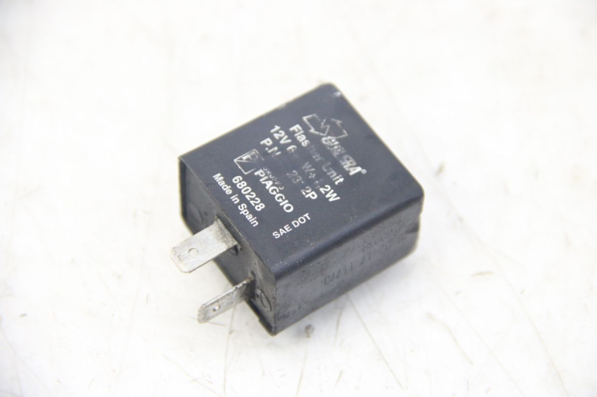 photo de FLASHER RELAY PIAGGIO VESPA SPRINT 2T 50 (2014 - 2018)