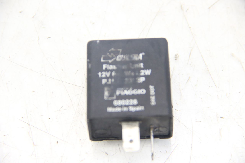 photo de FLASHER RELAY PIAGGIO VESPA SPRINT 2T 50 (2014 - 2018)