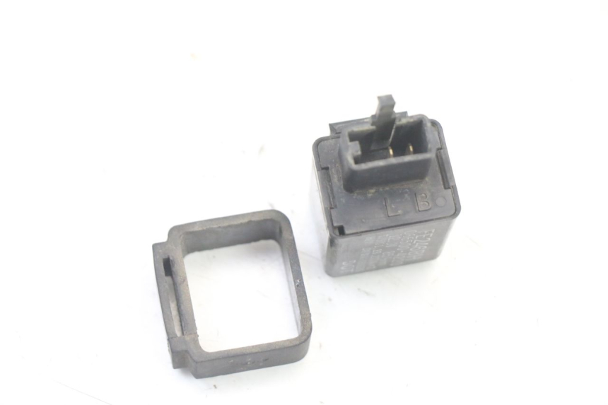 photo de FLASHER RELAY YAMAHA FZS FAZER 600 (2001 - 2003)