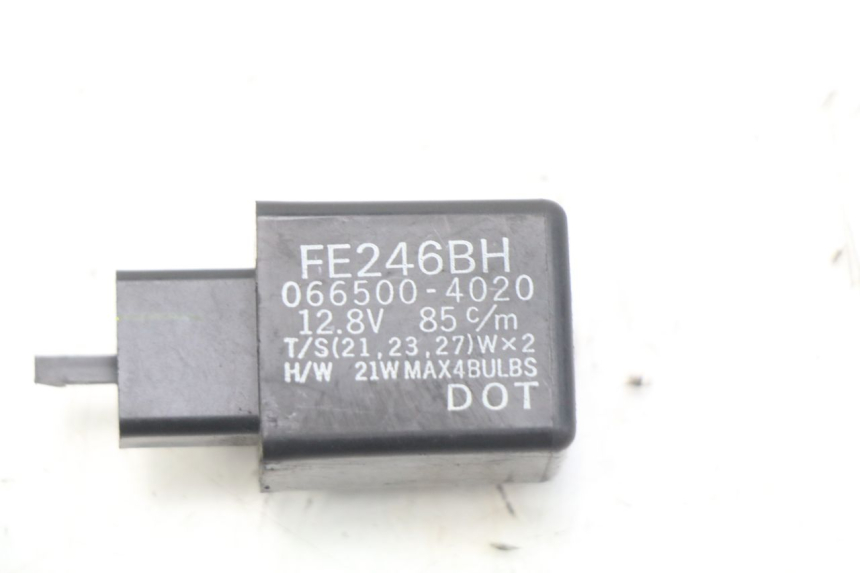 photo de TURN SIGNAL RELAY YAMAHA XP T-MAX TMAX 500 (2004 - 2007)