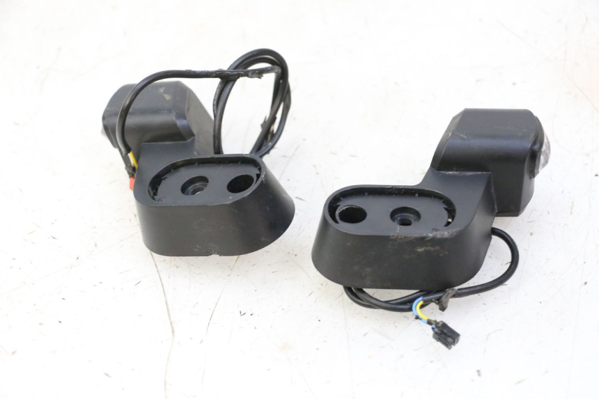 photo de REAR TURN SIGNAL SEGWAY NINEBOT F65I 1