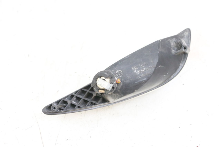 photo de REAR LEFT TURN SIGNAL PEUGEOT ELYSEO 125 (1999 - 2004) - Alternative perspective
