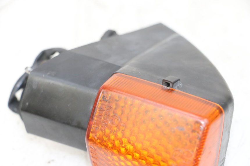 photo de REAR LEFT TURN SIGNAL HONDA CBR F 1000 (1993 - 1996)