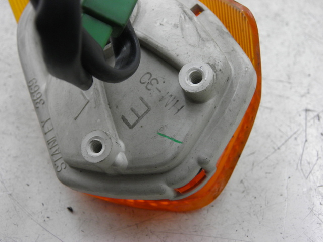 photo de REAR LEFT TURN SIGNAL KAWASAKI ZZR 600 (1995 - 2004)