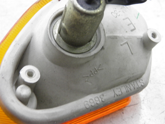 photo de REAR LEFT TURN SIGNAL KAWASAKI ZZR 600 (1995 - 2004)