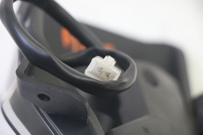 photo de REAR LEFT TURN SIGNAL EFUN PUSA 1 - Fixing points details