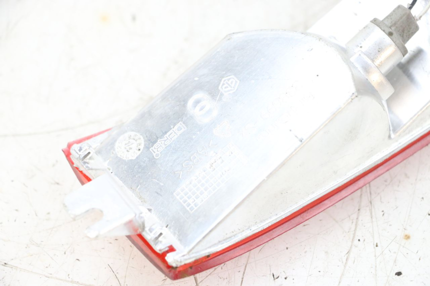 photo de LEFT REAR TURN SIGNAL PIAGGIO X8 125 (2004 - 2007) - Alternative perspective