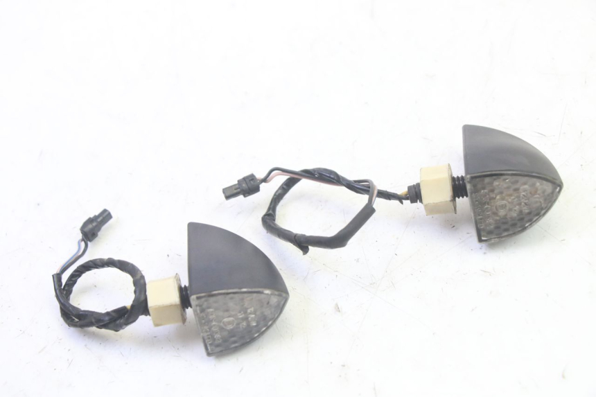 photo de REAR TURN SIGNAL PIAGGIO MP3 RL 250 (2007 - 2010) - Alternative perspective