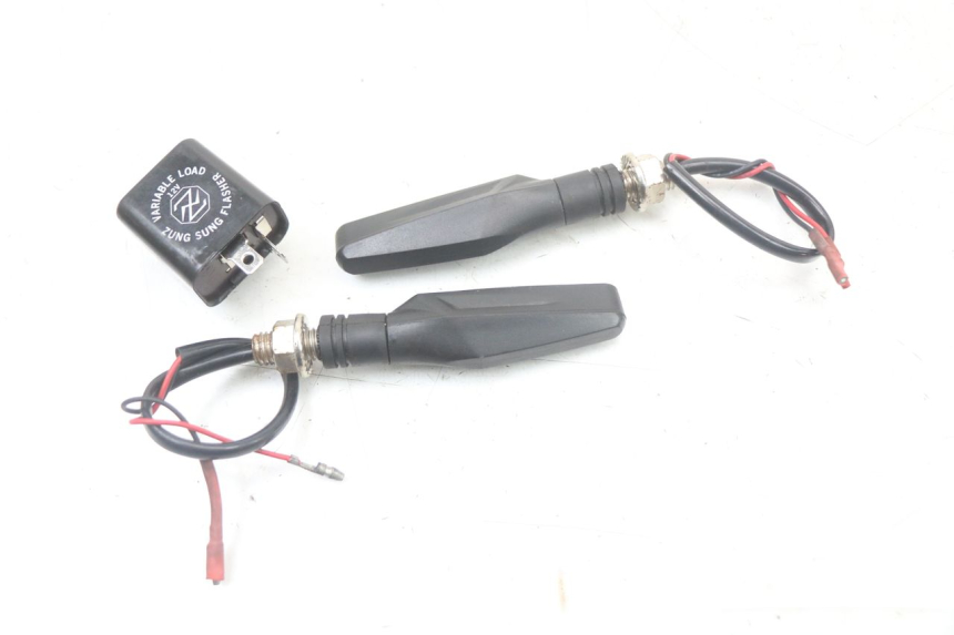 photo de REAR TURN SIGNAL SUZUKI GS F 500 (2004 - 2007)