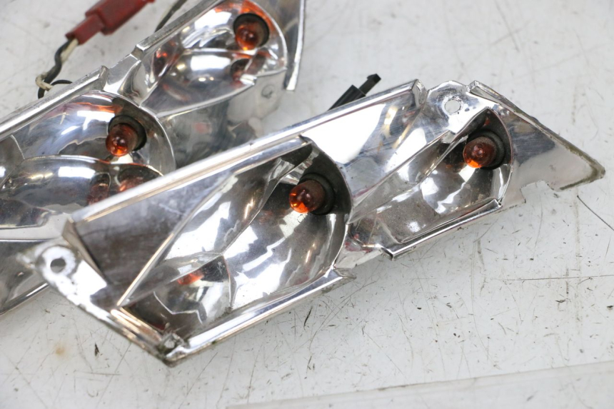 photo de REAR TURN SIGNAL PIAGGIO ZIP 2T 50 (2009 - 2019) - Distinctive features