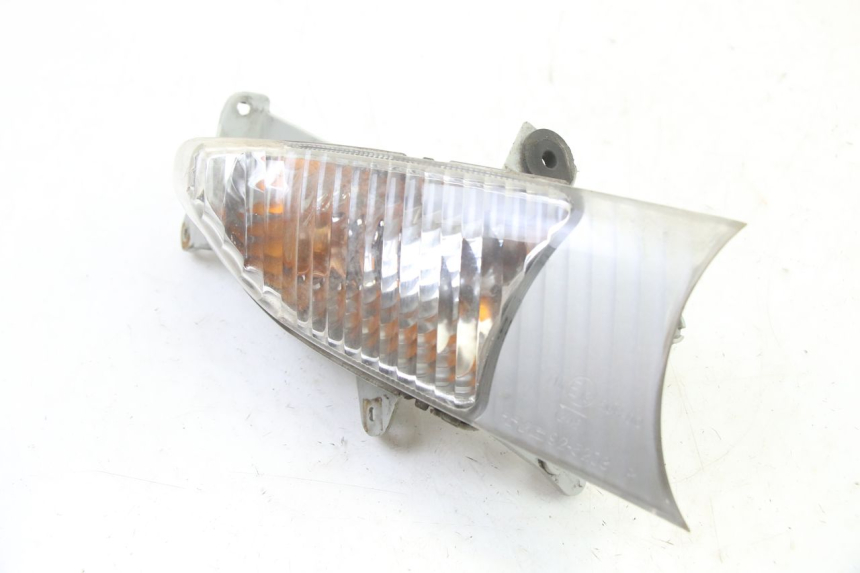 photo de RIGHT FRONT TURN SIGNAL SUZUKI BURGMAN 125 (2007 - 2014)
