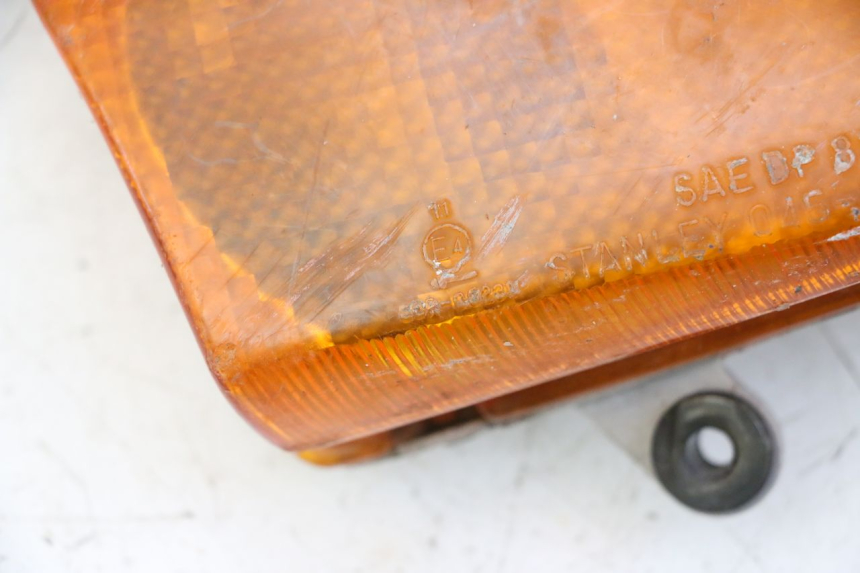 photo de FRONT RIGHT TURN SIGNAL HONDA CBR F SC25 1000 (1989 - 1992)