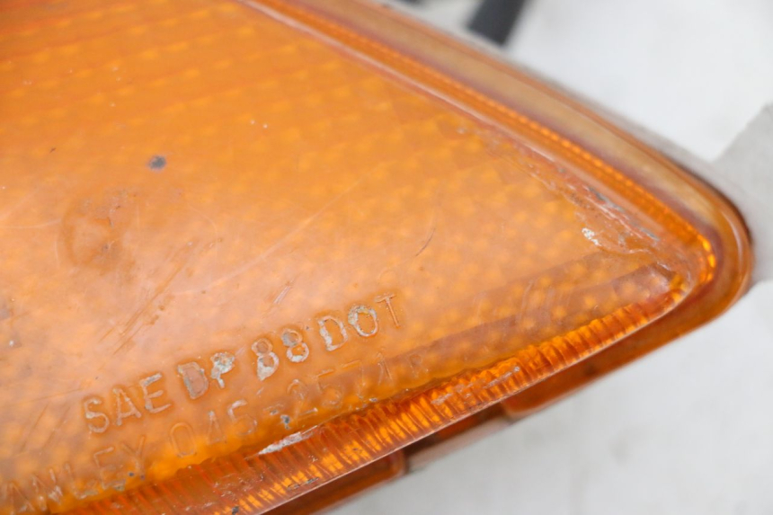 photo de FRONT RIGHT TURN SIGNAL HONDA CBR F SC25 1000 (1989 - 1992)