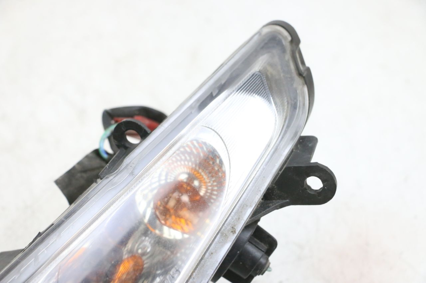 photo de FRONT RIGHT TURN SIGNAL SYM GTS EVO 125 (2009 - 2013) - Fixing points details