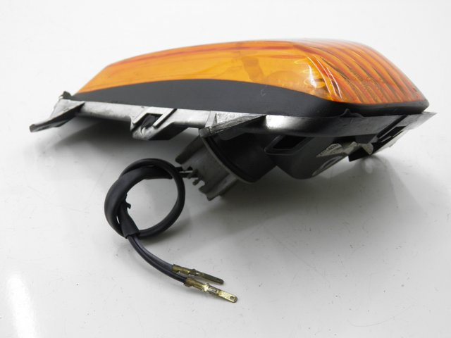 photo de FRONT RIGHT TURN SIGNAL HONDA CBF S ABS 600 (2004 - 2007)