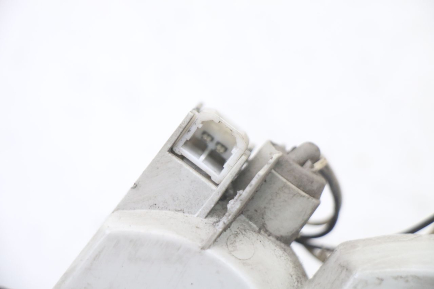 photo de FRONT RIGHT TURN SIGNAL PIAGGIO VESPA GRANTURISMO 125 (2003 - 2007)