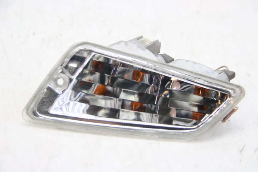 photo de RIGHT FRONT TURN SIGNAL PIAGGIO VESPA GTS SUPER IE 125 (2009 - 2016)