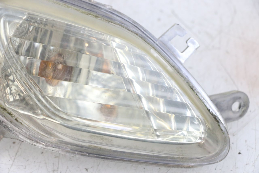 photo de FRONT RIGHT TURN SIGNAL JM MOTORS SANTANA 50 (2014 - 2023) - Fixing points details