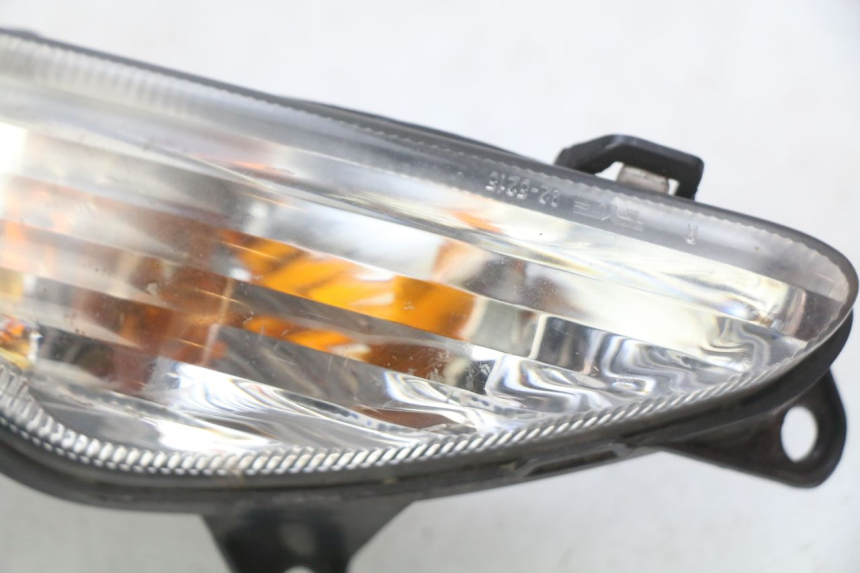 photo de RIGHT FRONT TURN SIGNAL SUZUKI SIXTEEN 125 (2008 - 2010)