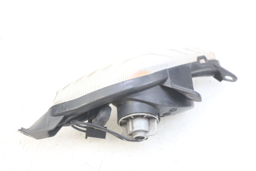 photo de RIGHT FRONT TURN SIGNAL SUZUKI SIXTEEN 125 (2008 - 2010)