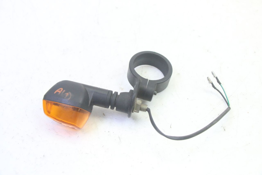 photo de FRONT RIGHT TURN SIGNAL KSR TR SM 50 (2015 - 2018) - Zoom on usage condition