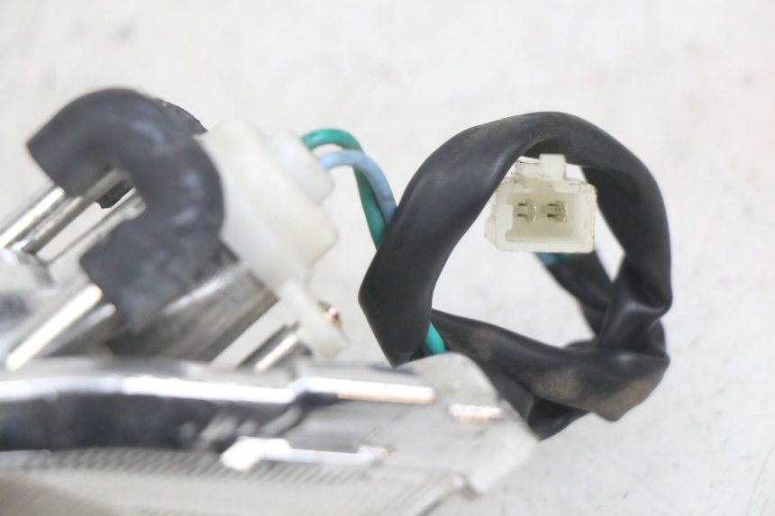 photo de RIGHT FRONT TURN SIGNAL PEUGEOT TWEET 125 (2018 - 2021)