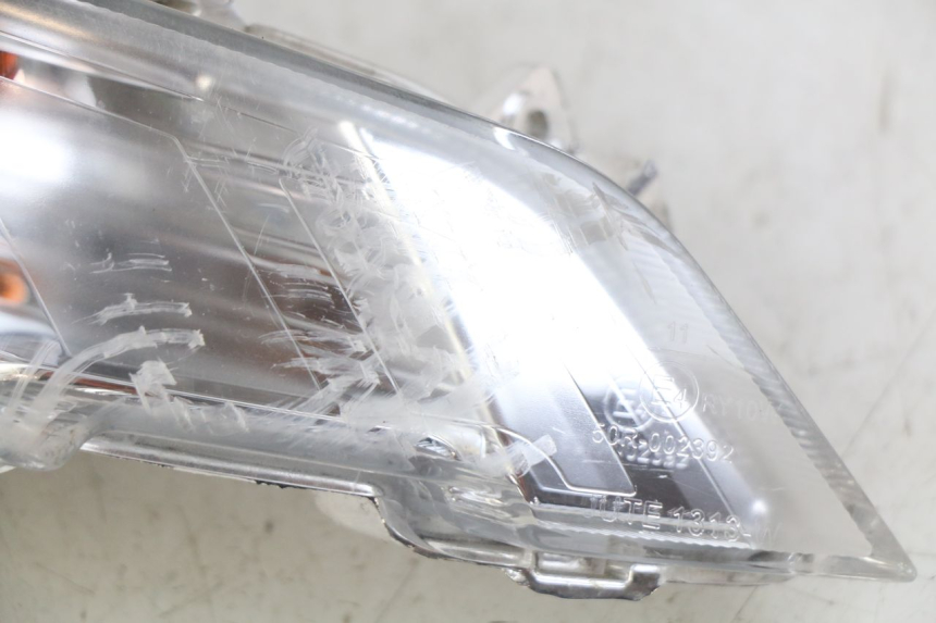 photo de RIGHT FRONT TURN SIGNAL PEUGEOT TWEET 125 (2018 - 2021)