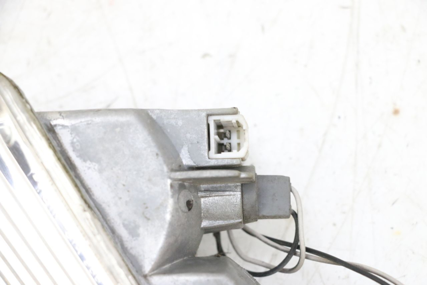 photo de RIGHT FRONT TURN SIGNAL PIAGGIO VESPA GTS SUPER IE 125 (2009 - 2016) - Zoom on usage condition