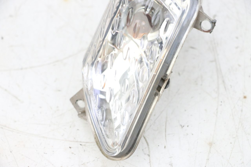 photo de RIGHT FRONT TURN SIGNAL YAMAHA XMAX X-MAX 125 (2006 - 2009) - Zoom on usage condition