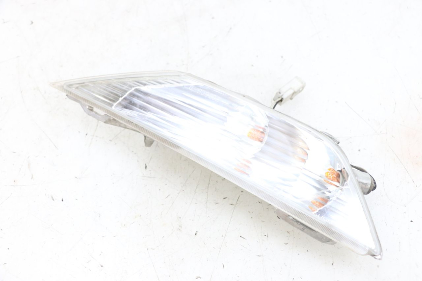 photo de RIGHT FRONT TURN SIGNAL PIAGGIO X8 125 (2004 - 2007) - Main view