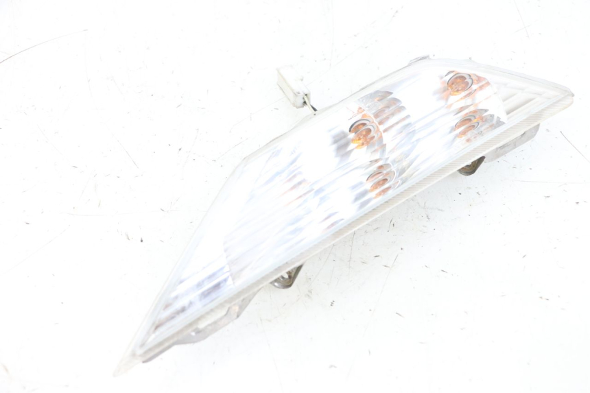 photo de RIGHT FRONT TURN SIGNAL PIAGGIO X8 125 (2004 - 2007) - Zoom on usage condition