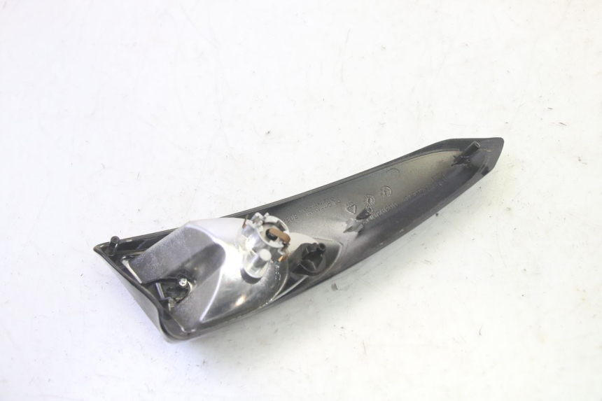 photo de RIGHT FRONT TURN SIGNAL PIAGGIO XEVO - X EVO 125 (2007 - 2016) - Product overview