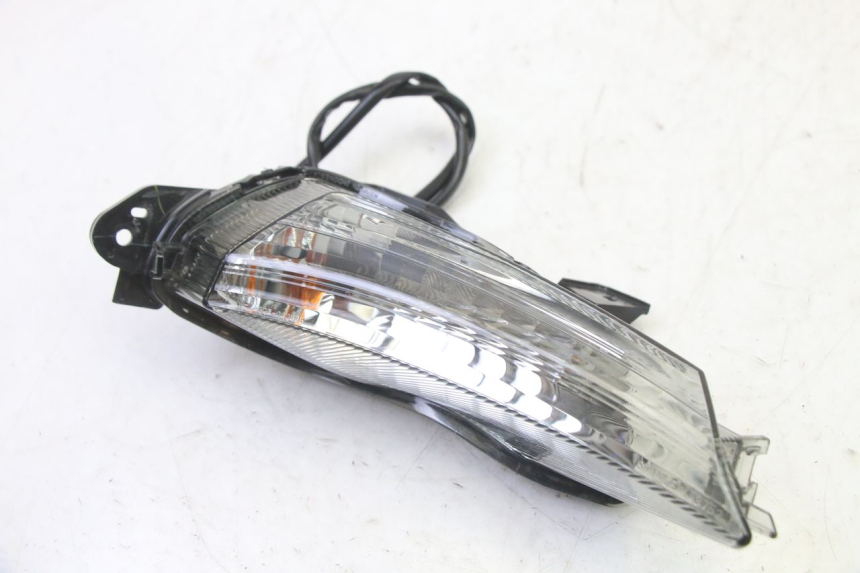 photo de FRONT RIGHT TURN SIGNAL YAMAHA XMAX X-MAX 125 (2021 - 2025)