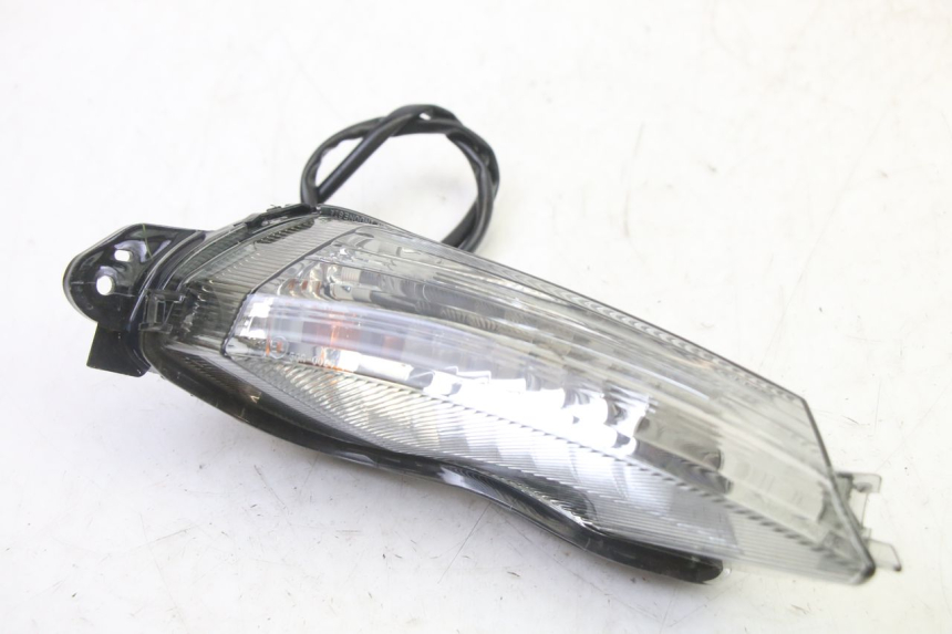 photo de FRONT RIGHT TURN SIGNAL YAMAHA XMAX X-MAX 125 (2021 - 2025)