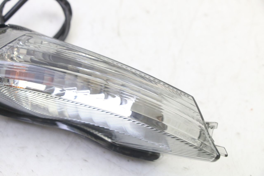 photo de FRONT RIGHT TURN SIGNAL YAMAHA XMAX X-MAX 125 (2021 - 2025)