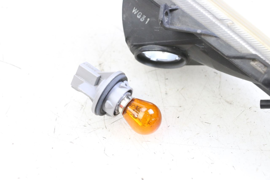 photo de FRONT LEFT TURN SIGNAL  HONDA FJS SILVER WING SILVERWING 400 (2005 - 2008)