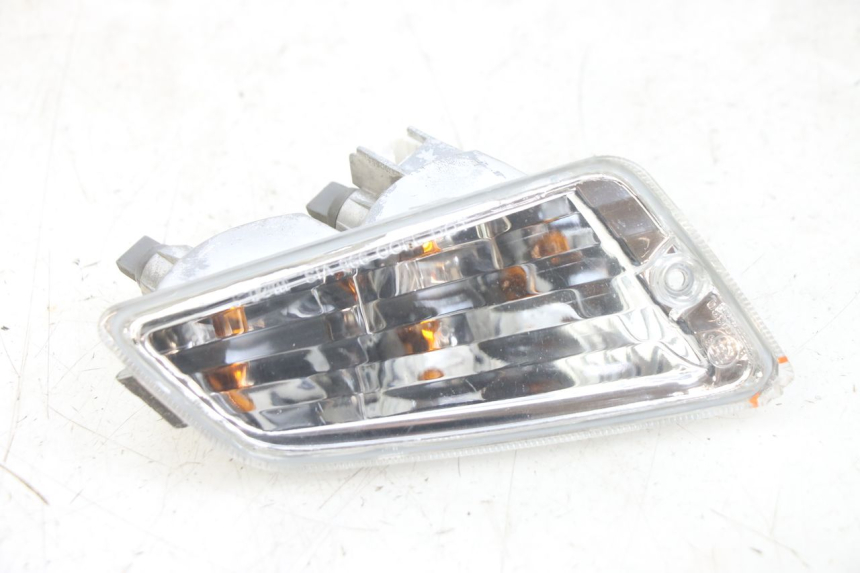 photo de LEFT FRONT TURN SIGNAL PIAGGIO VESPA GTS SUPER IE 125 (2009 - 2016)